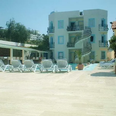 Merve Apartments, Your From In Bodrum, Street Cats Frequent The Property, Not Have Balconies , Ground Floor Have Terrace With Table And Chairs 4* Bodrum