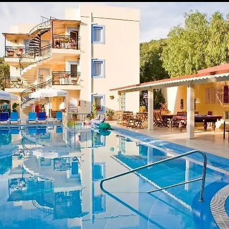 Merve Apartments, Your From In Bodrum, Street Cats Frequent The Property, Not Have Balconies , Ground Floor Have Terrace With Table And Chairs Lejlighedshotel