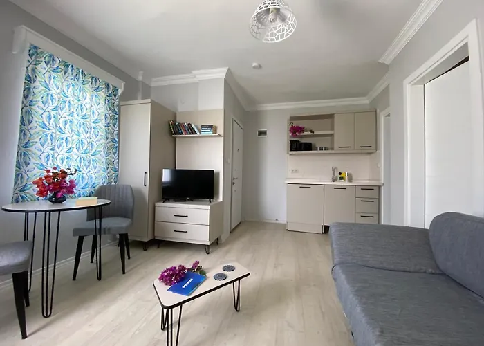 Merve Apartments, Your From In Bodrum, Street Cats Frequent The Property, Not Have Balconies , Ground Floor Have Terrace With Table And Chairs 4* Αλικαρνασσός