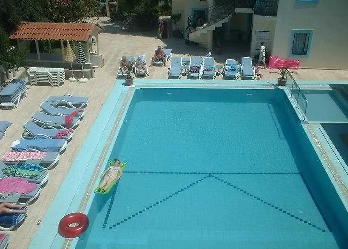 Ξενοδοχείο με διαμερίσματα Merve Apartments, Your From In Bodrum, Street Cats Frequent The Property, Not Have Balconies , Ground Floor Have Terrace With Table And Chairs Αλικαρνασσός