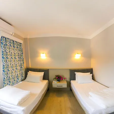 Merve Apartments: With Street Cats Aparthotel Bodrum