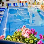 Lägenhetshotell Merve Apartments, Your From In Bodrum, Street Cats Frequent The Property, Not Have Balconies , Ground Floor Have Terrace With Table And Chairs