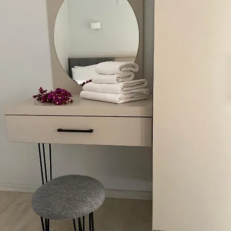 Merve Apartments, Your From In Bodrum, Street Cats Frequent The Property, Not Have Balconies , Ground Floor Have Terrace With Table And Chairs Lägenhetshotell 2*